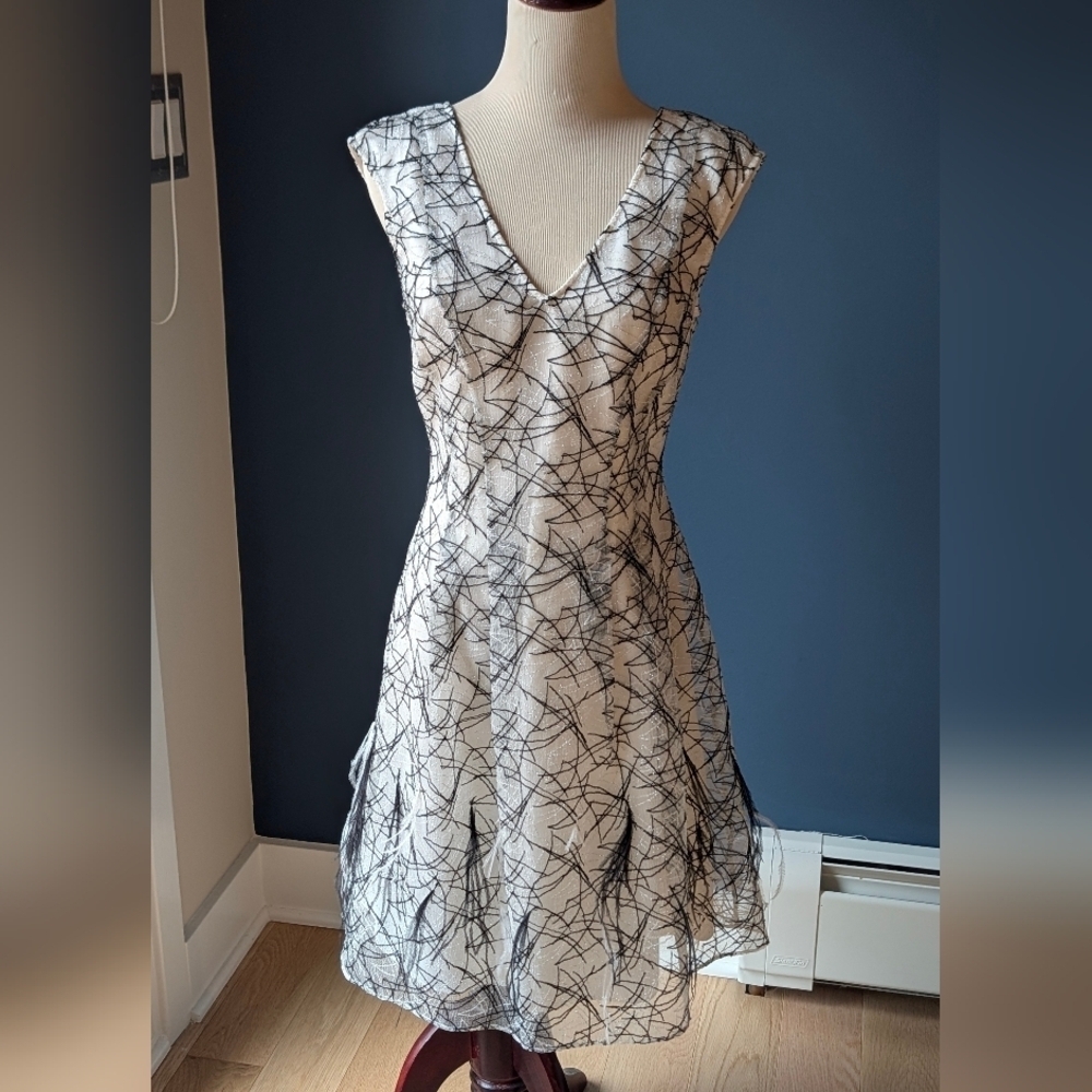 Kay Unger Black and White with feathers Midi Dress Sz 4